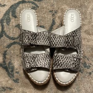 Logo size 9 snake skin slip one